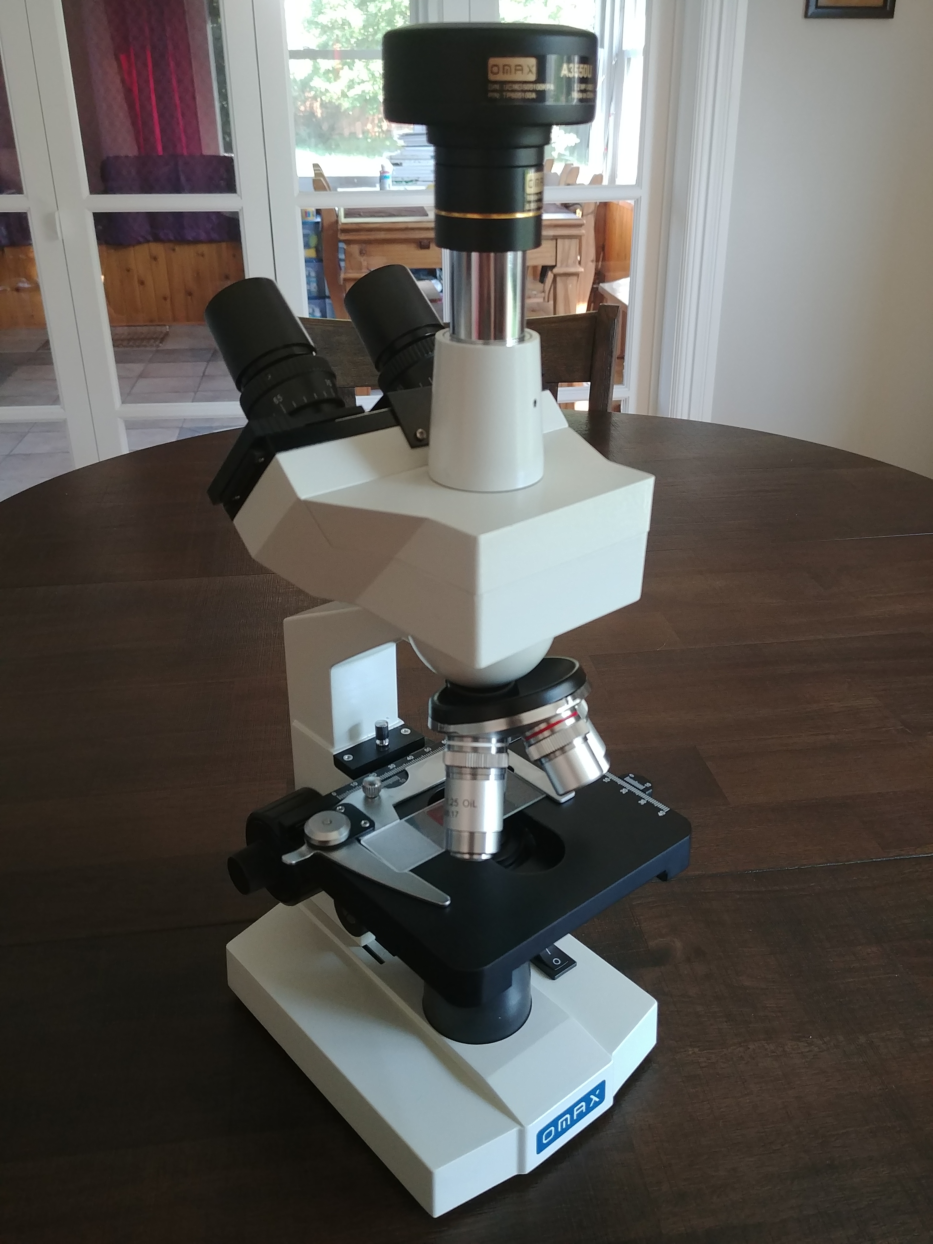 OMAX 40X-2500X Biological Compound Trinocular Microscope w 9MP Digital OMAX 40X-2500X Biological Compound Trinocular Microscope w 9MP Digital