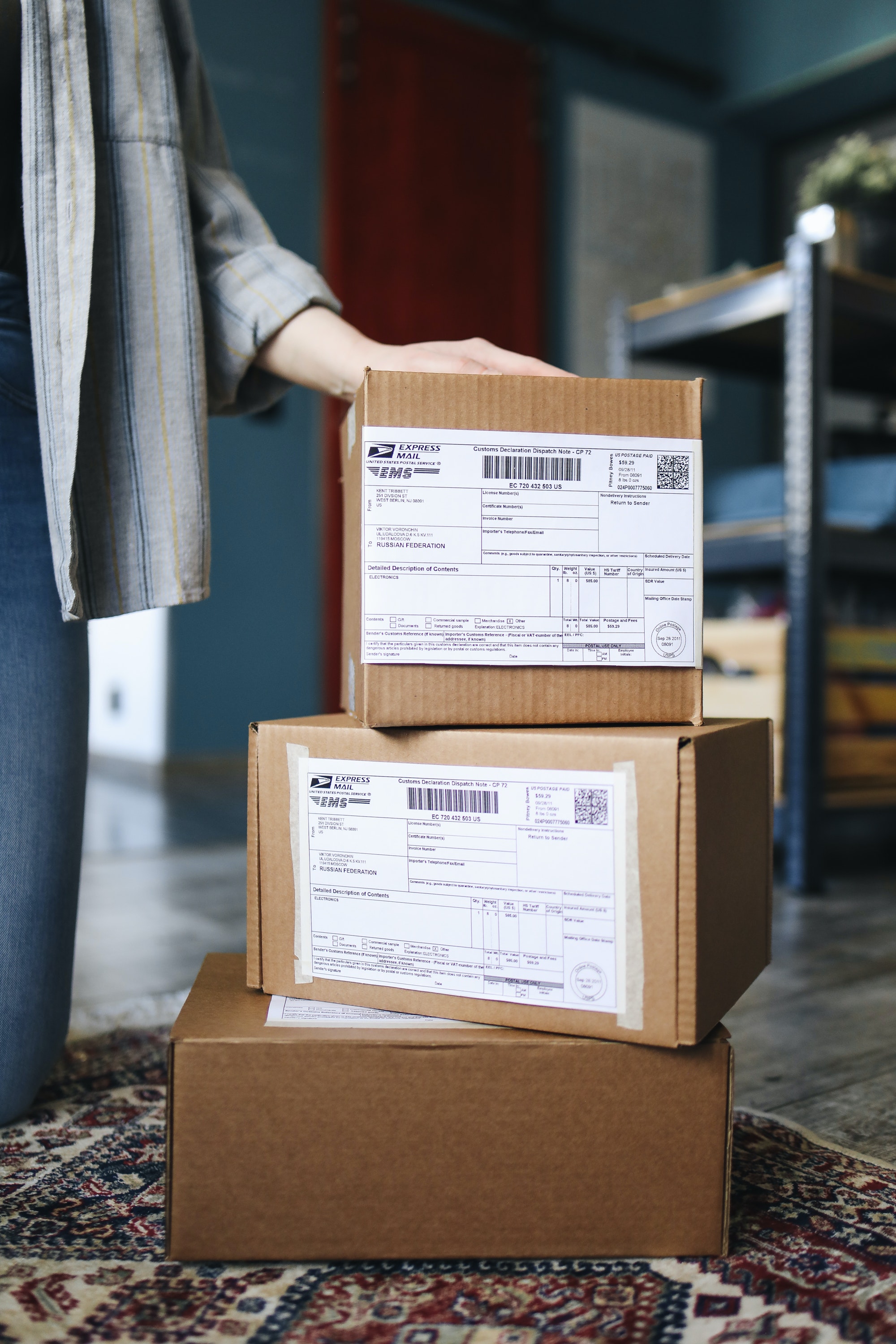 4 Ways to Smooth Out the Process of Distributing Your Goods to Retailers