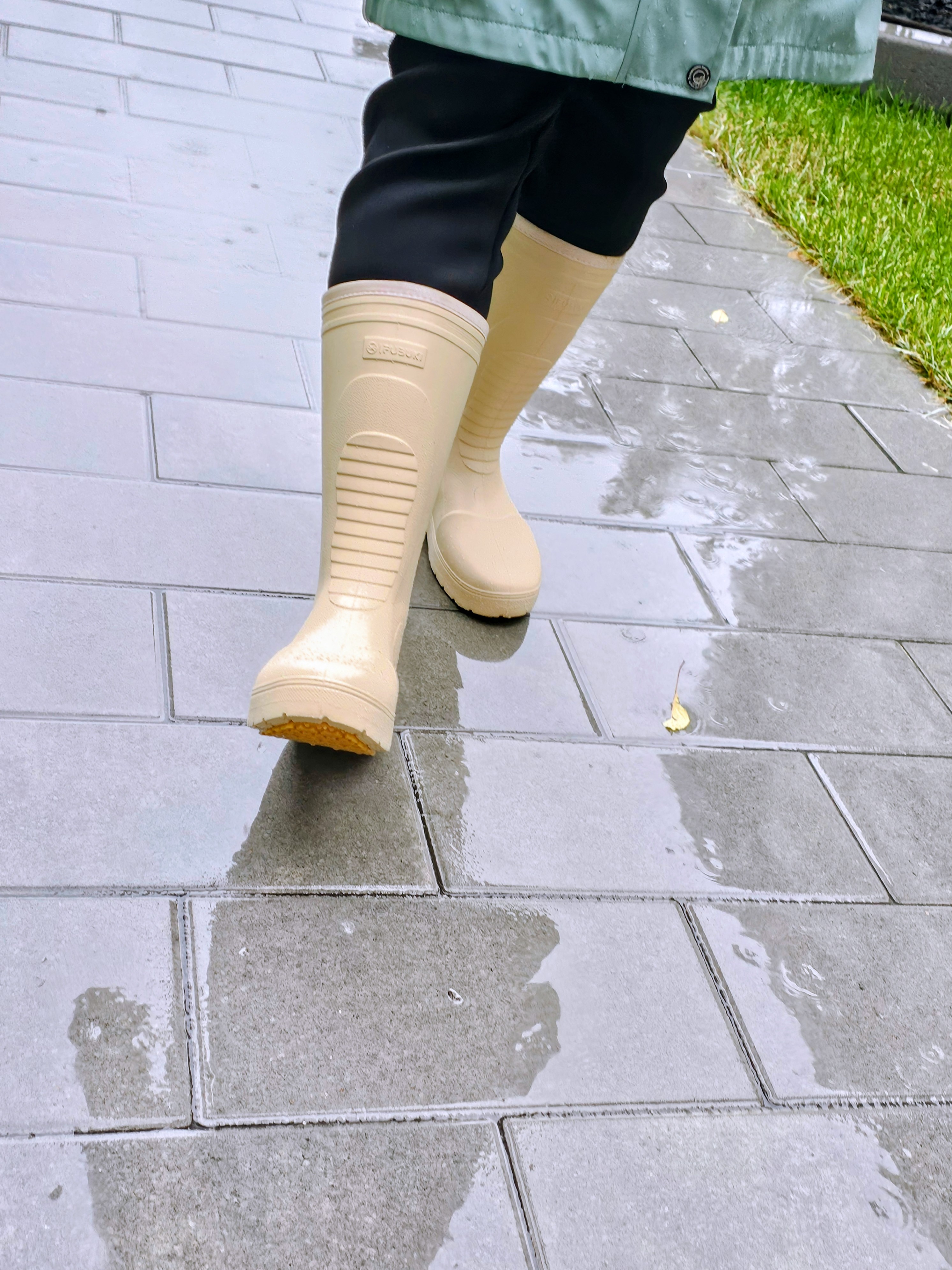 FUBUKI OKINAWA Rain Boots Review: Lightweight Style and Comfort for Work and Everyday Wear