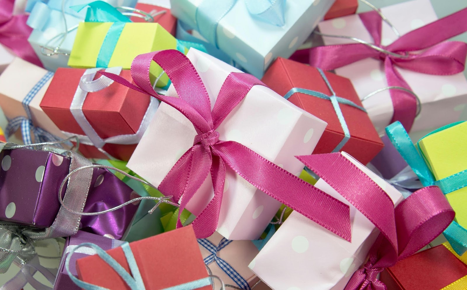 The Perfect Digital Gifts to Give for The Holidays