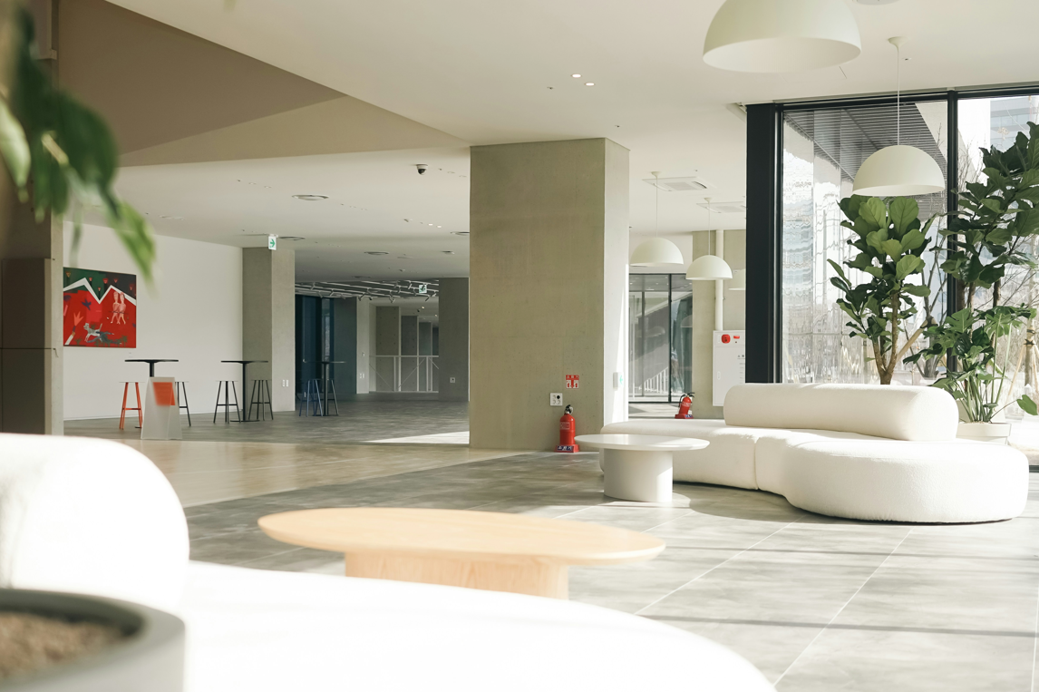 How to Create a Stunning Gallery Wall for Your Corporate Office